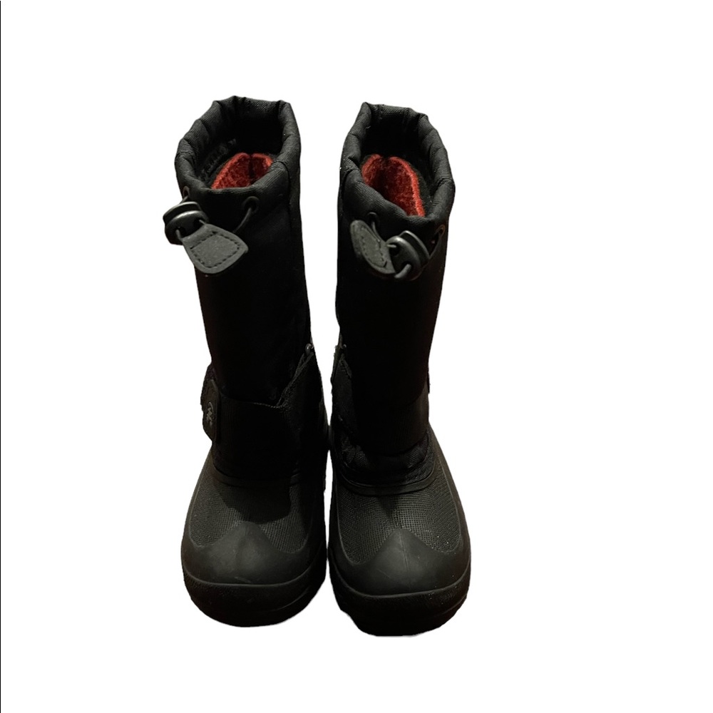 Kids snow boots size 11 barely worn.